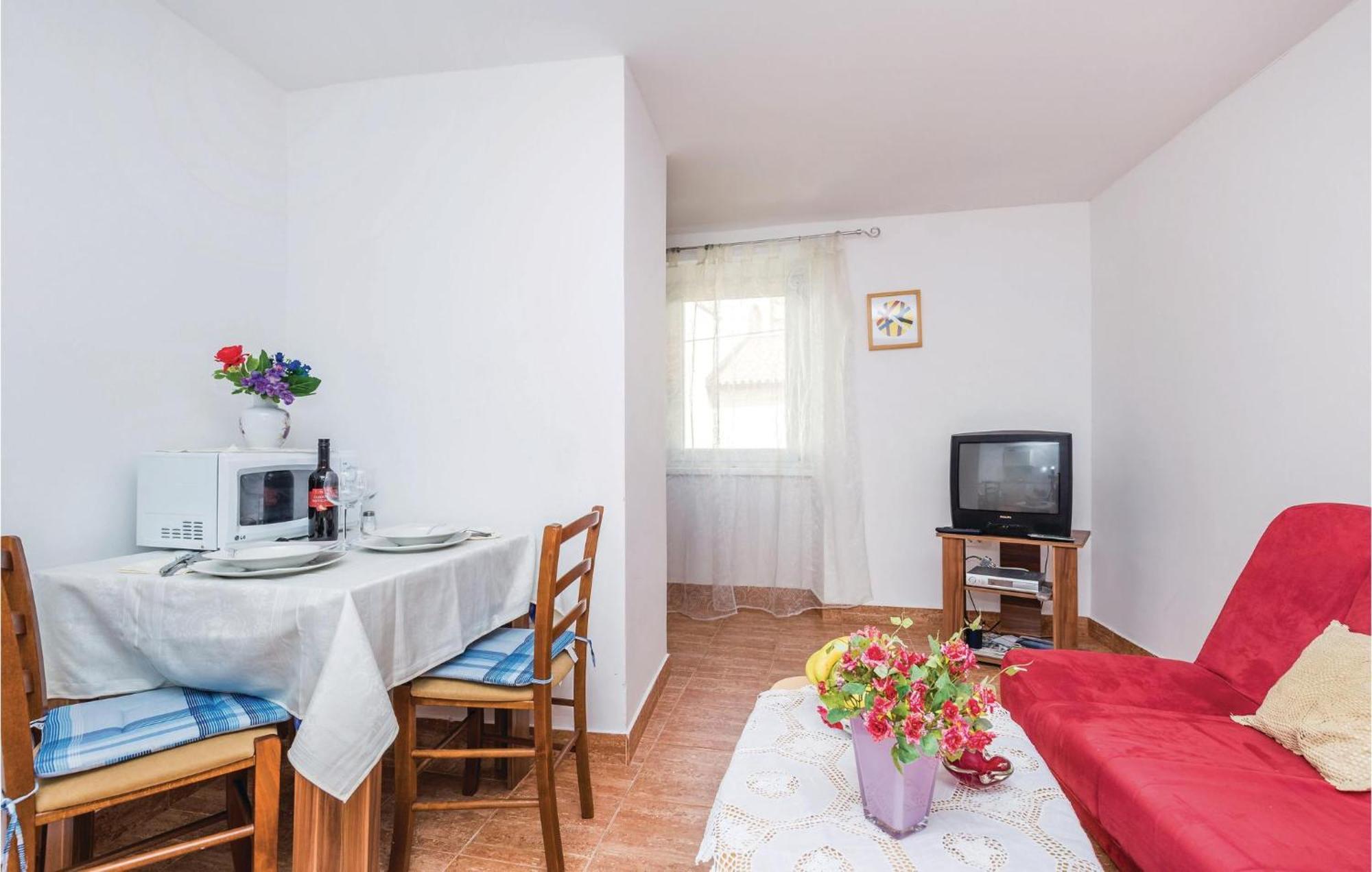 1 Bedroom Nice Apartment In Senj Zengg Kültér fotó