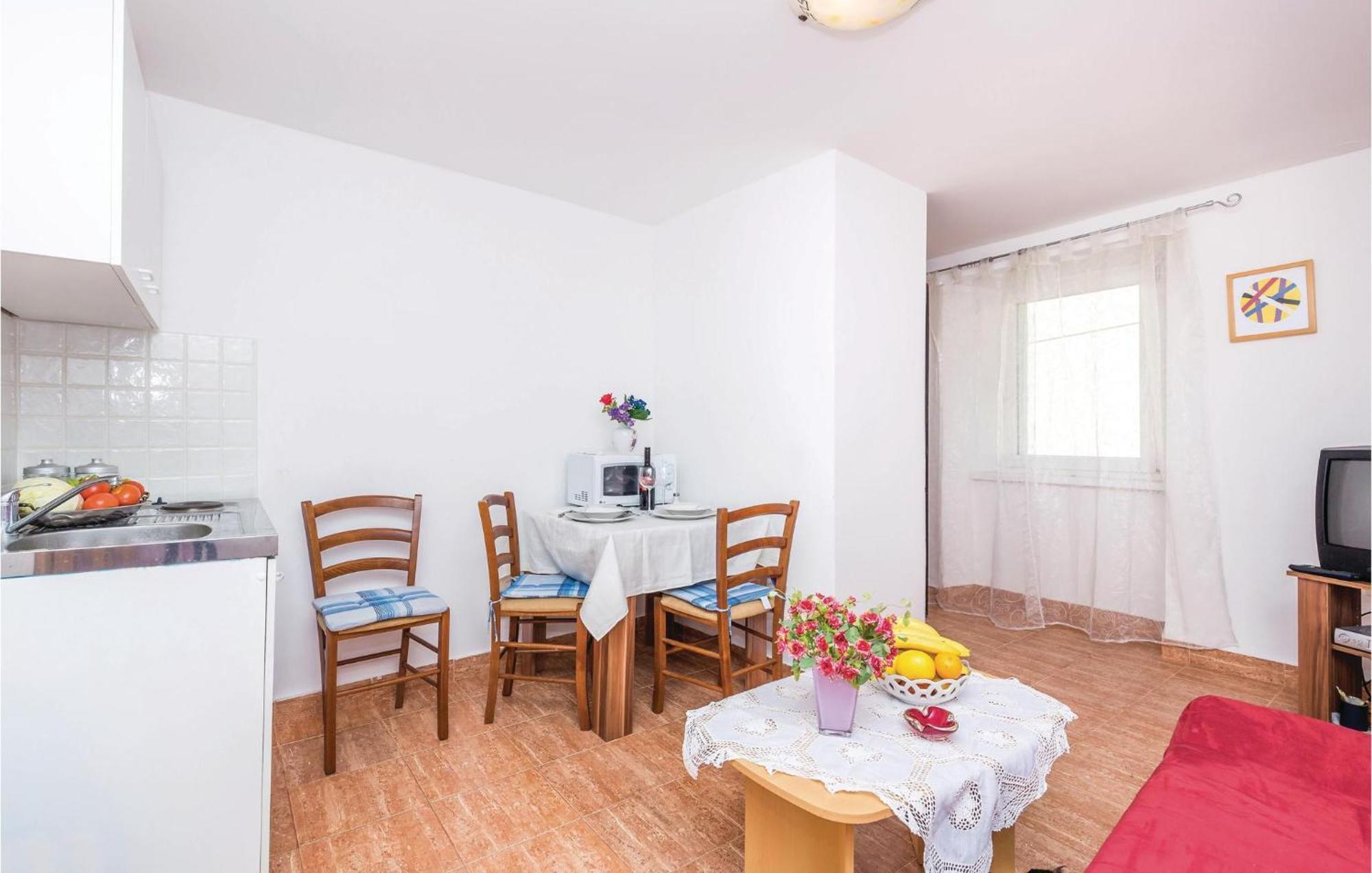 1 Bedroom Nice Apartment In Senj Zengg Kültér fotó